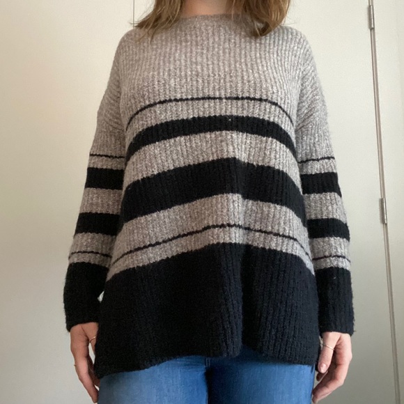 Cozy grey and black sweater - Picture 2 of 5